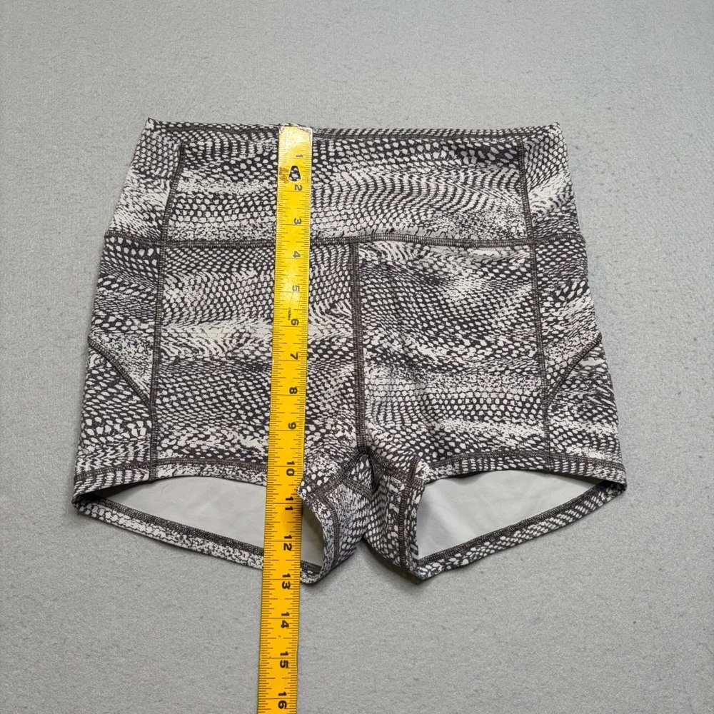 Lululemon Speed Up Short Women 8 Black White Snakeskin High Rise Athletic